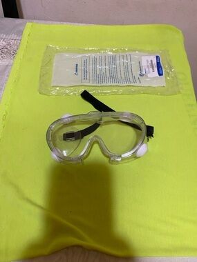 Clear Safety Goggles with Adjustable Strap - Transparent